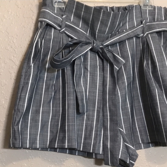 Forever 21 Plus Size Paper Bag Pin-stripe Shorts - Picture 3 of 4
